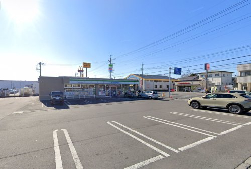 コンビニ　ファミリーマート宇都宮上戸祭町店（コンビニ）まで591m