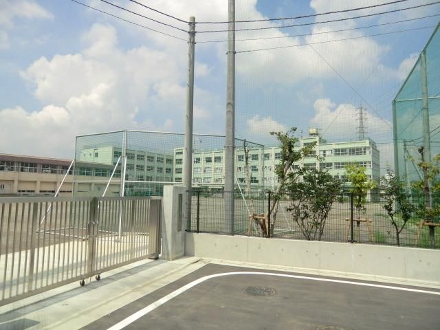 中学校　花畑中学校（中学校）まで500m