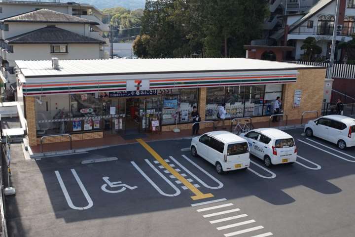 コンビニ　セブンイレブン生駒東菜畑店（コンビニ）まで500m