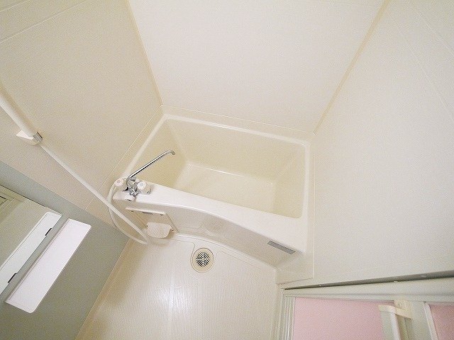 バス・シャワールーム　コンパクトで使いやすい浴室です