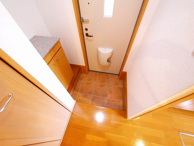 玄関　シューズボックスで靴の整頓ができます