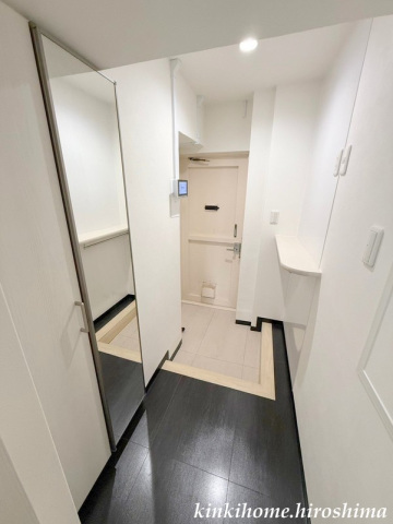 玄関　写真は別のお部屋です。（現況を優先してください）