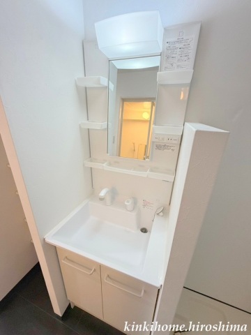洗面設備　写真は別のお部屋です。（現況を優先してください）