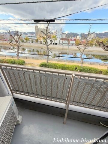 バルコニー　写真は別のお部屋です。（現況を優先してください）