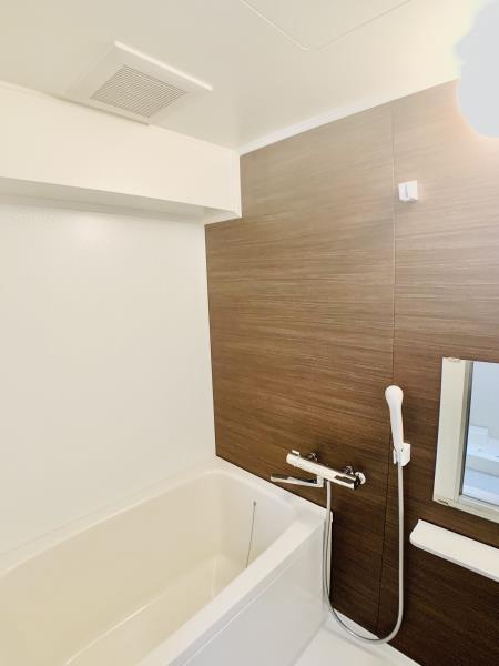 バス・シャワールーム　落ち着いた空間のお風呂です