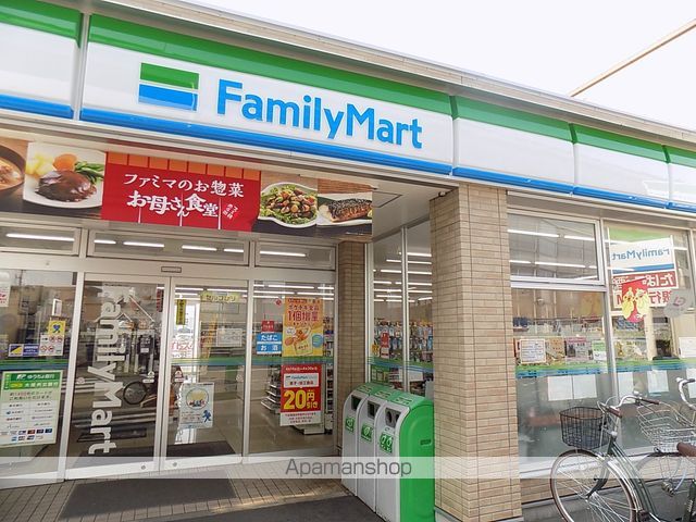 コンビニ　ファミリーマート（コンビニ）まで135m