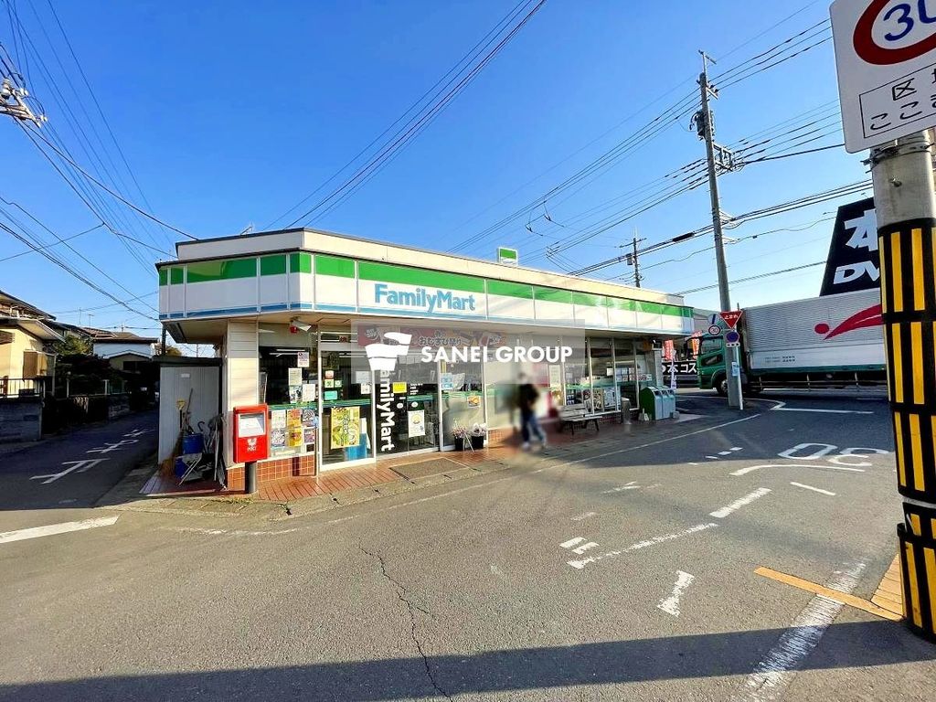 コンビニ　ファミリーマート入曽店（コンビニ）まで490m