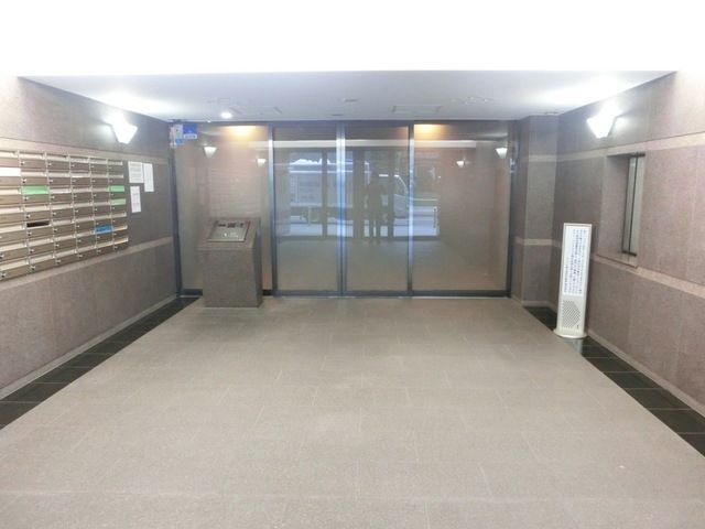 エントランス　オートロック付きのエントランス