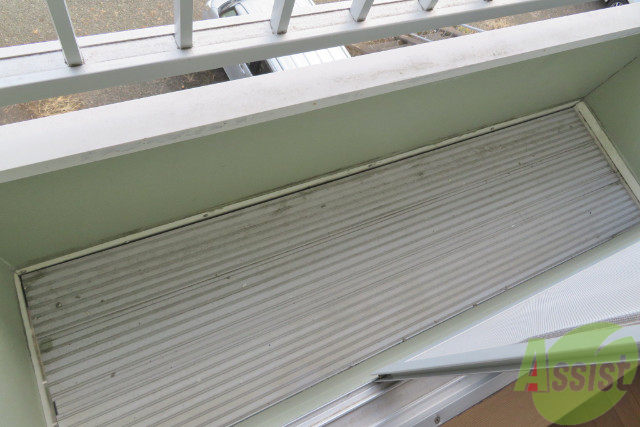 バルコニー　バルコニーは幅もしっかりあって洗濯物もはかどりそうですね。