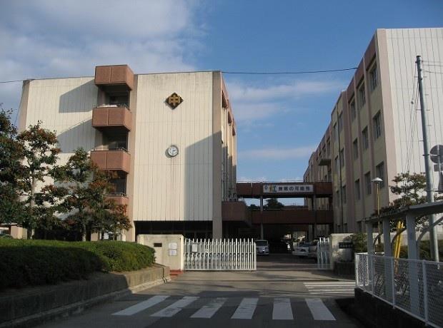中学校　高松市立太田中学校（中学校）まで1100m