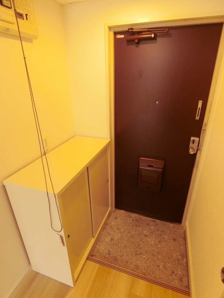 玄関　シューズボックスあり　別部屋の写真になります