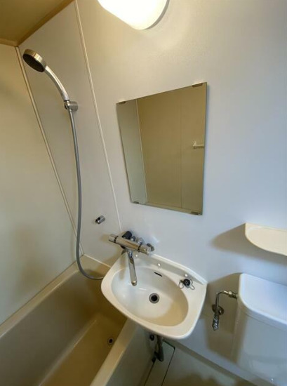 洗面設備　コンパクトですがあると便利な洗面台です