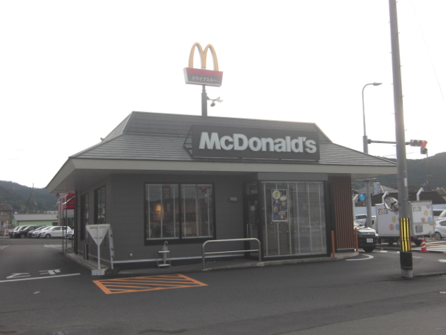 飲食店　マクドナルド27号綾部店（飲食店）まで823m