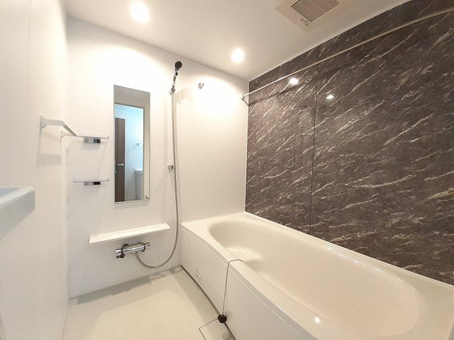 バス・シャワールーム　お風呂で日々の疲れを落としましょう