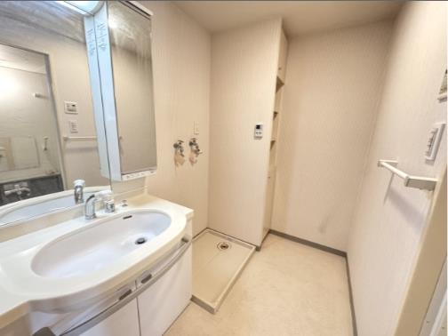 洗面設備　ワイドで使い勝手の良い洗面化粧台♪