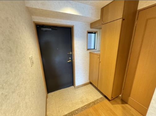 玄関　コの字タイプで収納力のあるシューズボックス！