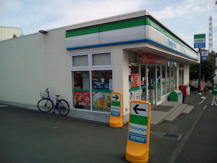 コンビニ　ファミリ－マ－ト西八朔ン町店（コンビニ）まで800m