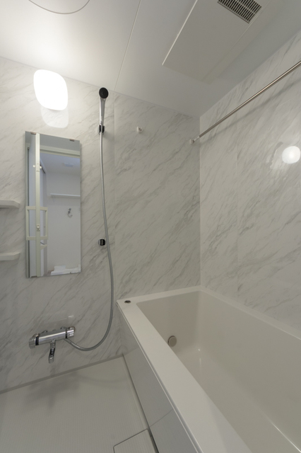 バス・シャワールーム　※写真は同タイプ住戸です。