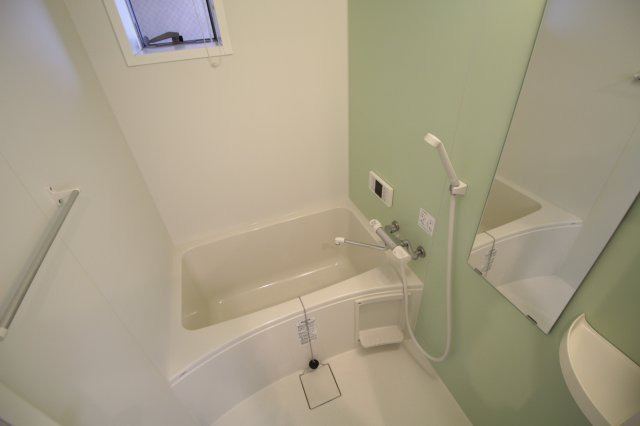 バス・シャワールーム　追い焚き機能、浴室乾燥機完備