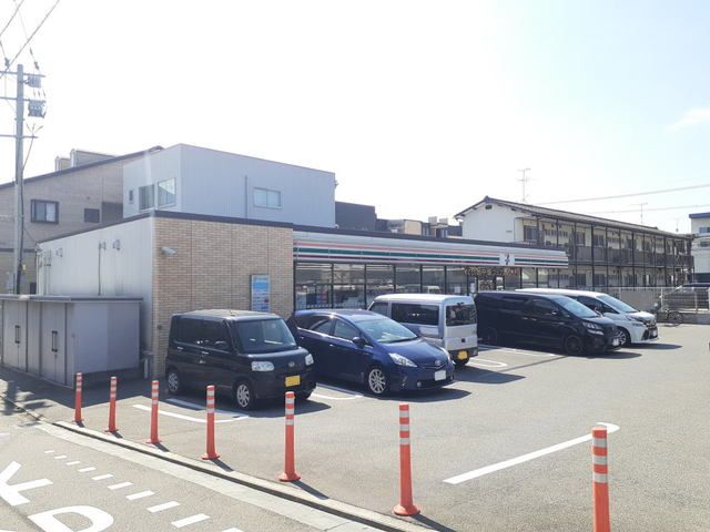 コンビニ　セブンイレブン福岡筥松３丁目店（コンビニ）まで240m