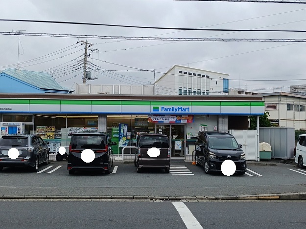 コンビニ　ファミリーマート（コンビニ）まで500m