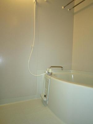 バス・シャワールーム　コンパクトで使いやすいお風呂です