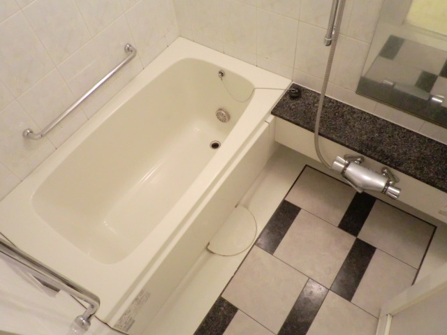 バス・シャワールーム　ゆったりしたお風呂です