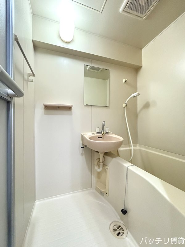 バス・シャワールーム　別号室写真の為、現状優先。