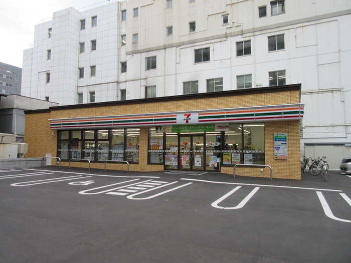 コンビニ　セブンイレブン（コンビニ）まで350m