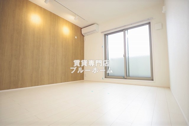 居室・リビング　7.7帖の洋室です！