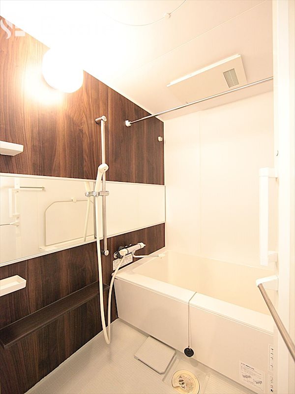 バス・シャワールーム　バスルーム