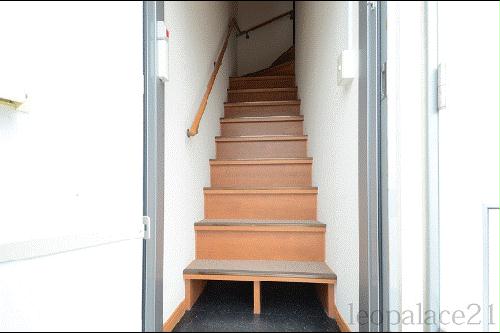 玄関　備品や設備仕様は号室等により異なります現地をご確認下さい。