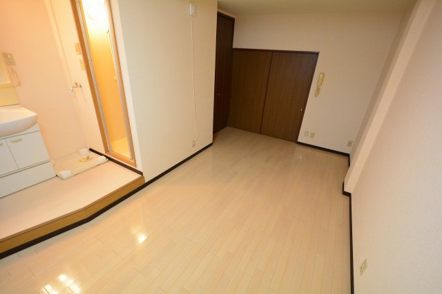 居室・リビング　収納のあるリビングです♪