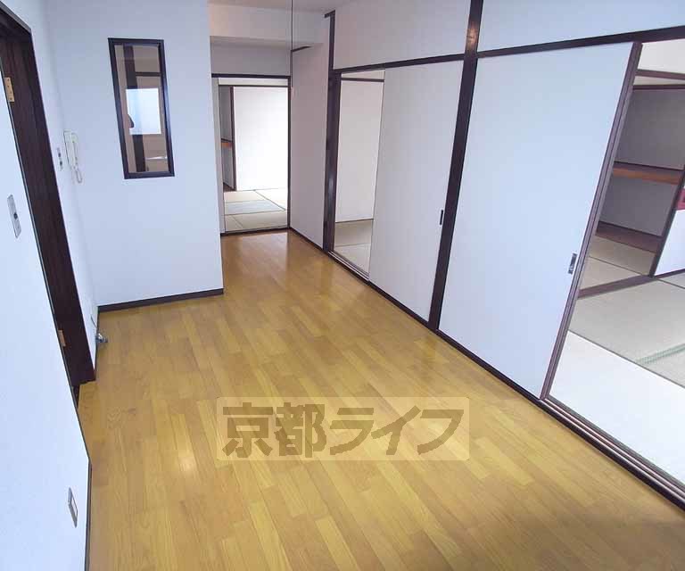 居室・リビング　明るいリビングです