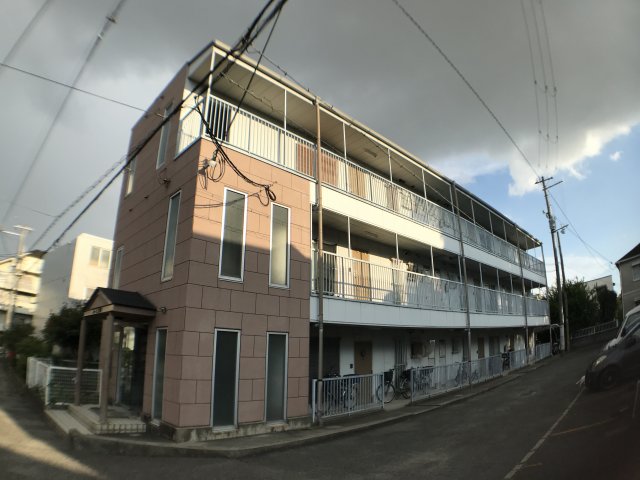 建物外観　敷地内に駐車場ありますあります♪