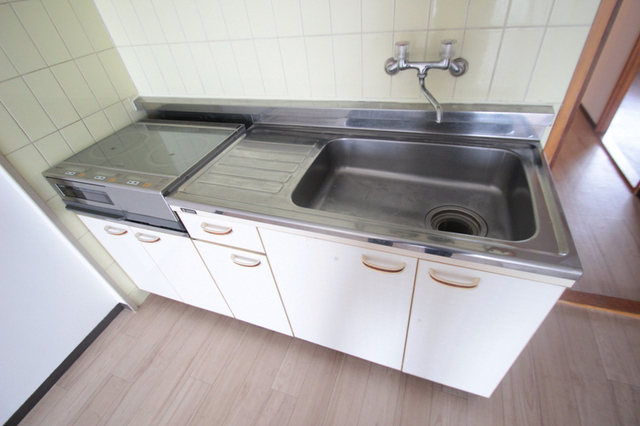 キッチン　ＩＨコンロ設置済み！　別室の参考写真です。※現況優先