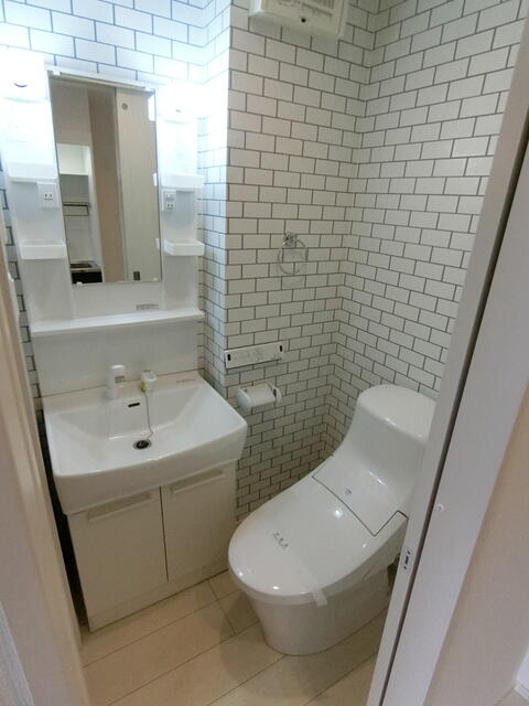 トイレ　独立洗面台＆トイレ