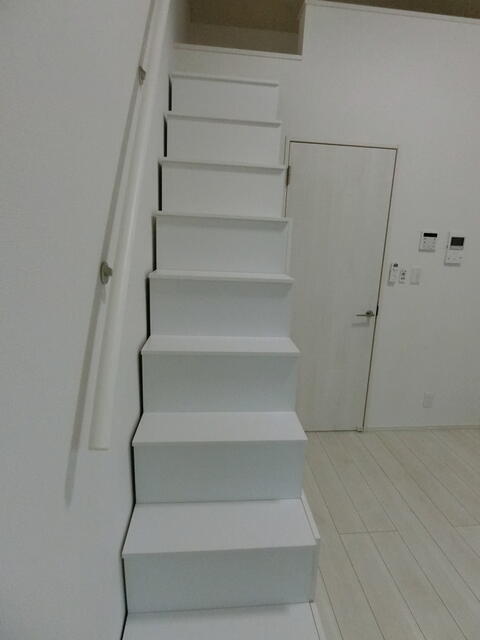 その他設備　ロフト階段