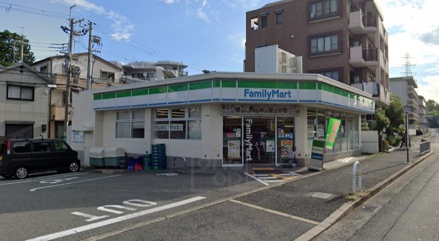 コンビニ　ファミリーマート　豊中若竹町（コンビニ）まで395m