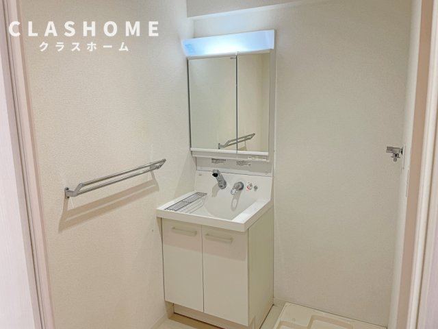 洗面設備　同物件の別部屋になります。