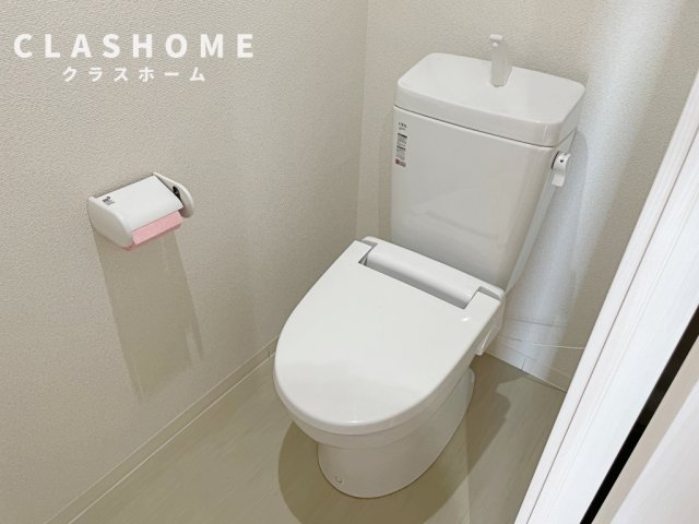 トイレ　同物件の別部屋になります。