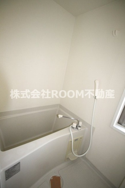 バス・シャワールーム　落ち着いた空間のお風呂です