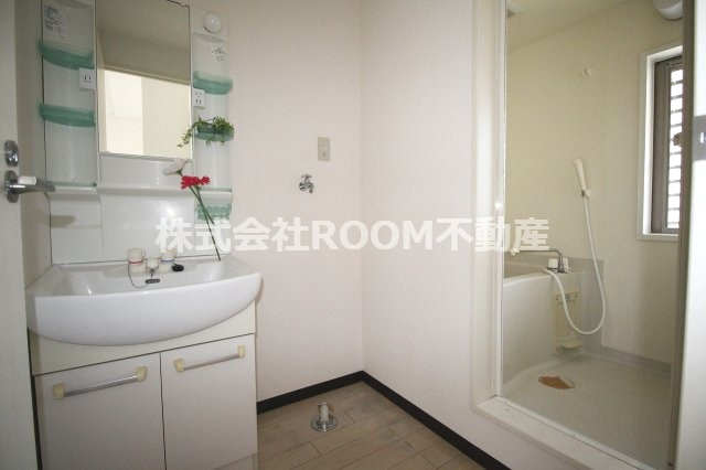 洗面設備　脱衣スペースもあります