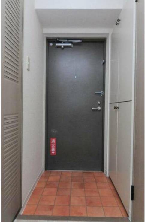 玄関　※別部屋参考写真