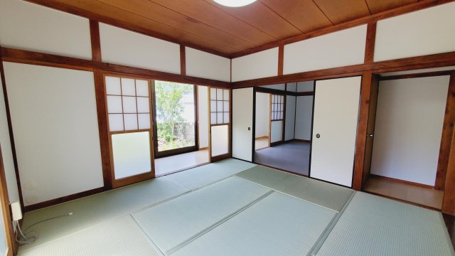 眺望　一階和室は威厳のある佇まい。落ち着きます
