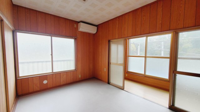 その他　2階南側洋室でとても明るいです