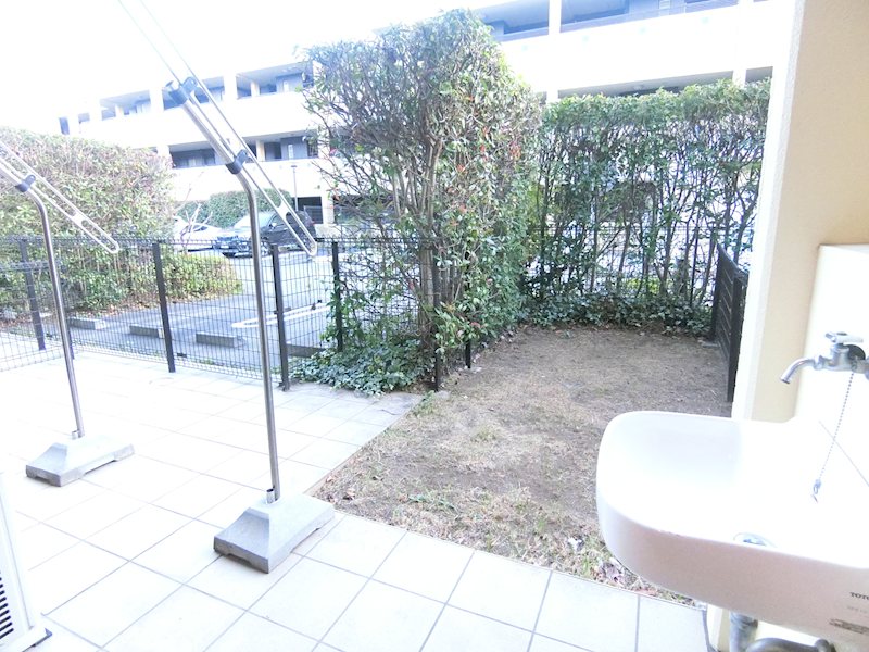 バルコニー　専用テラス付き