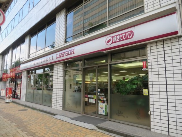 コンビニ　ナチュラルローソン八丁堀一丁目店（コンビニ）まで712m