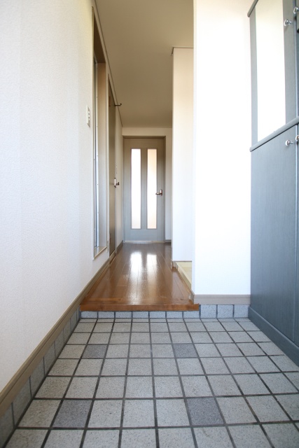 玄関　※別部屋の参考写真の為、原状優先です。