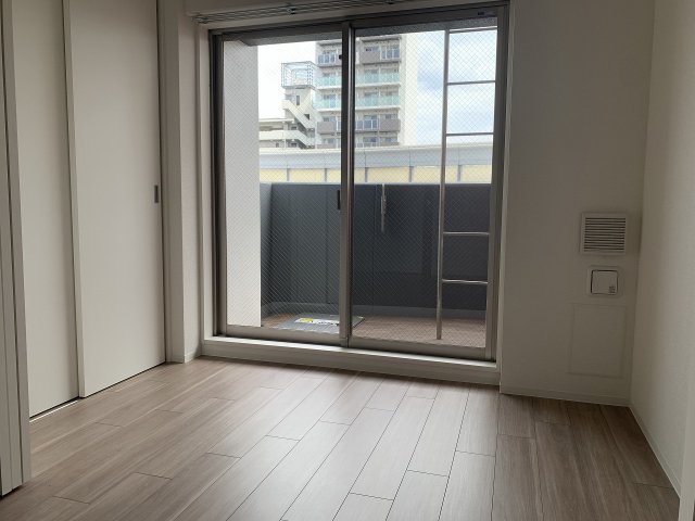 その他部屋・スペース　落ち着いた色調の寝室です